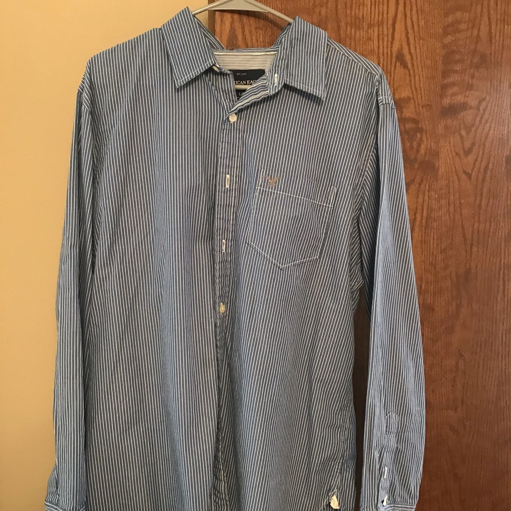 Men’s American Eagle button up shirt